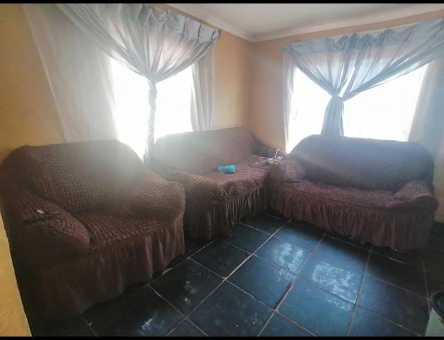 3 BEDROOM HOUSE FOR SALE IN CLAYVILLE